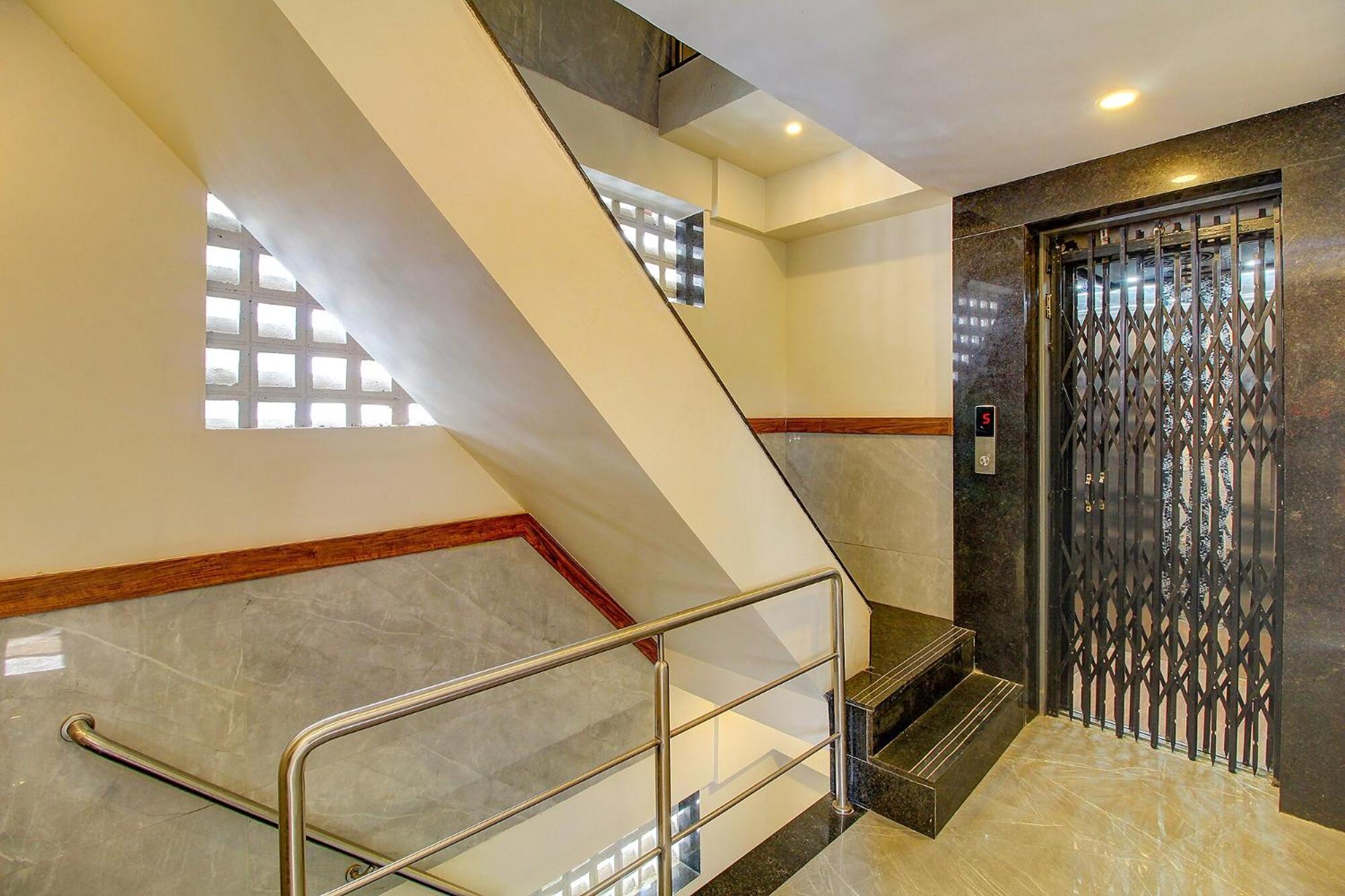 Fabhotel Peninsula - Nr Csmt Station Bombaim Exterior foto